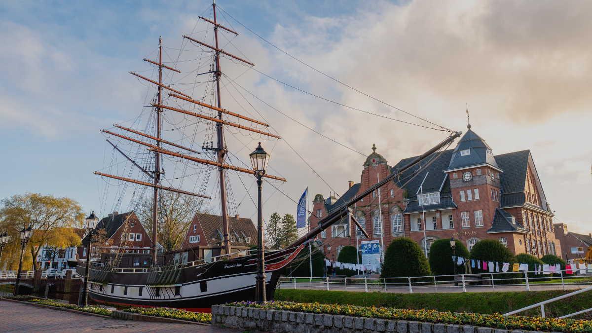 Entdecke die Schönheit Norddeutschlands: Eine Bootstour von Papenburg nach Emden
